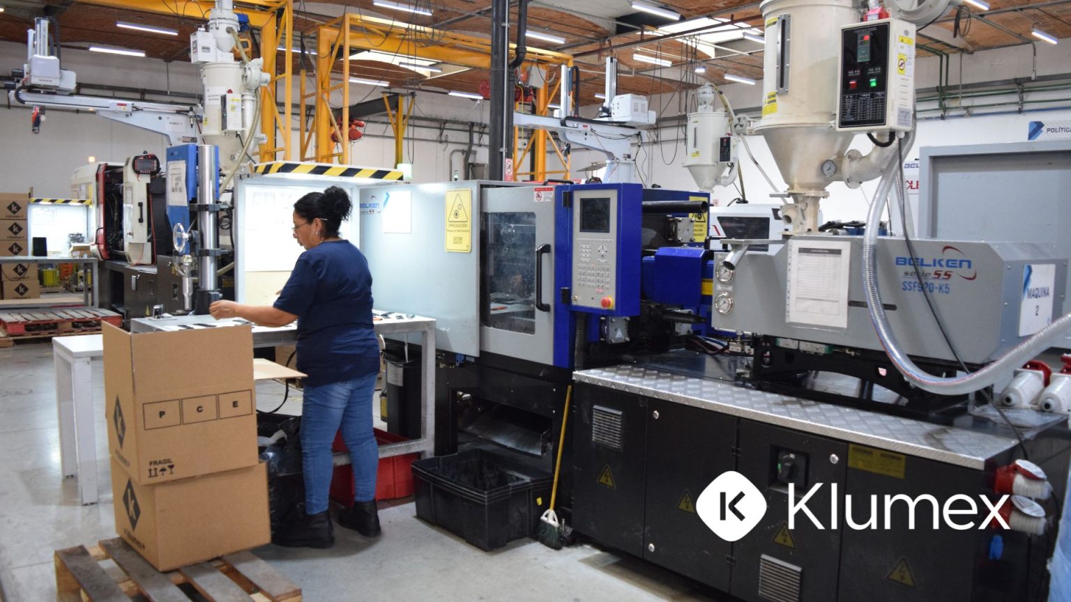¿Qué es y cómo funciona el moldeo por inyección? - KLUMEX Moldes e ...